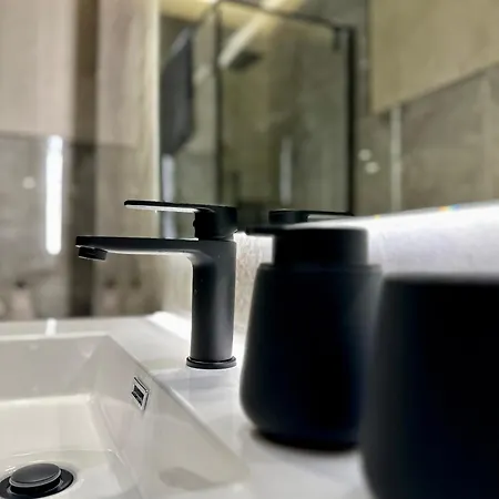 Falco Boutique With Jacuzzi Apartment