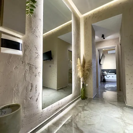 Falco Boutique With Jacuzzi Appartamento *