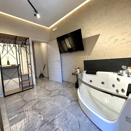 Falco Boutique With Jacuzzi Naples