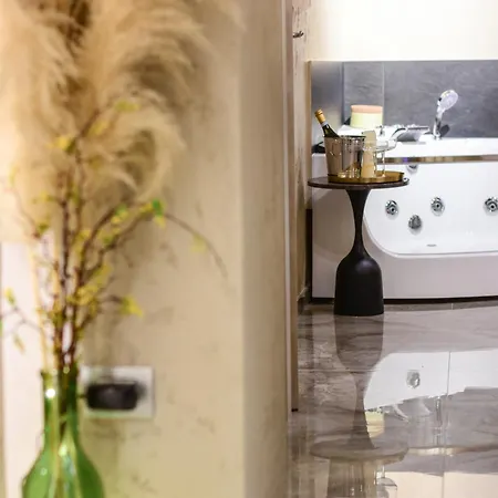 Falco Boutique With Jacuzzi * Napoli