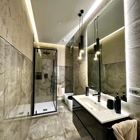 Falco Boutique - Jacuzzi In
