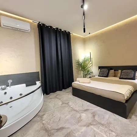 Falco Boutique With Jacuzzi Apartment Naples
