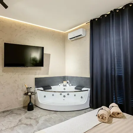 Falco Boutique With Jacuzzi Appartamento Napoli