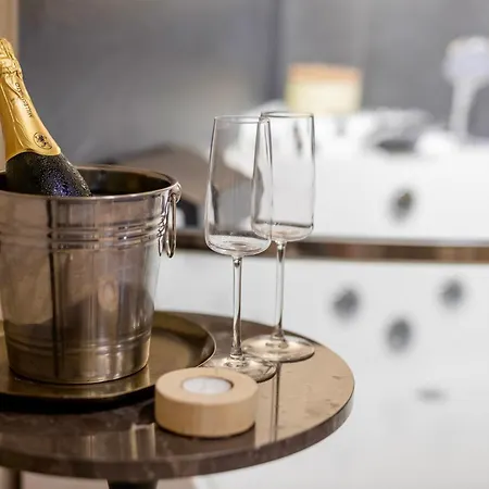Falco Boutique - Jacuzzi In Apartamento *