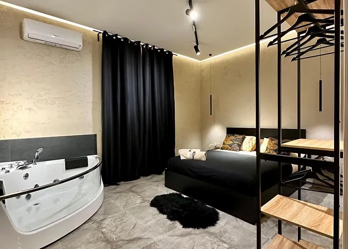 Lägenhet Falco Boutique With Jacuzzi Neapel