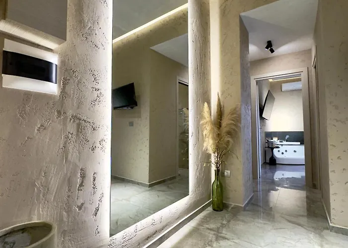 Falco Boutique With Jacuzzi Lägenhet *