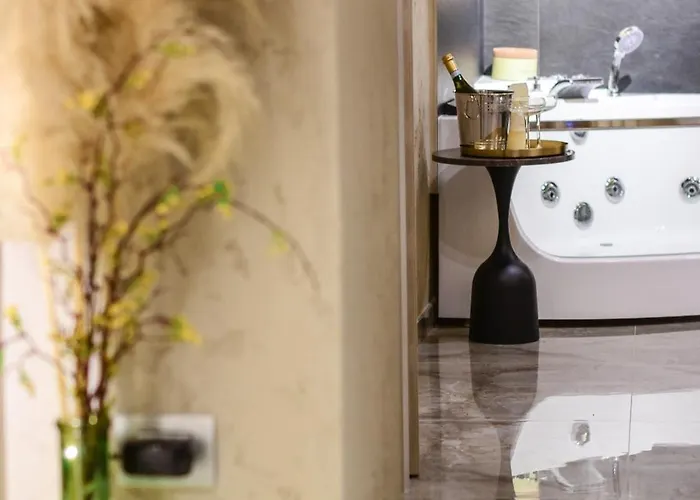 Falco Boutique With Jacuzzi * Neapel