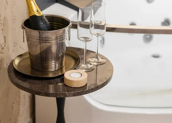 Falco Boutique With Jacuzzi Lägenhet