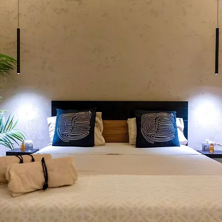Falco Boutique - Jacuzzi In *