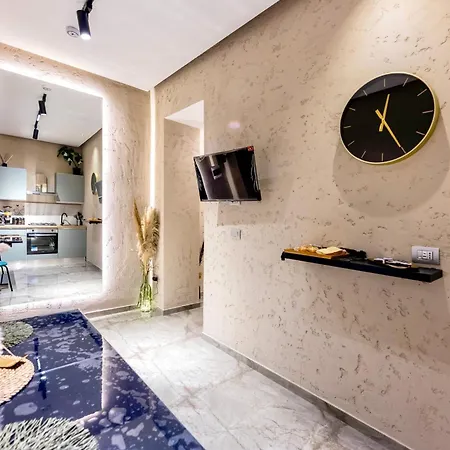 Falco Boutique - Jacuzzi In דירה
