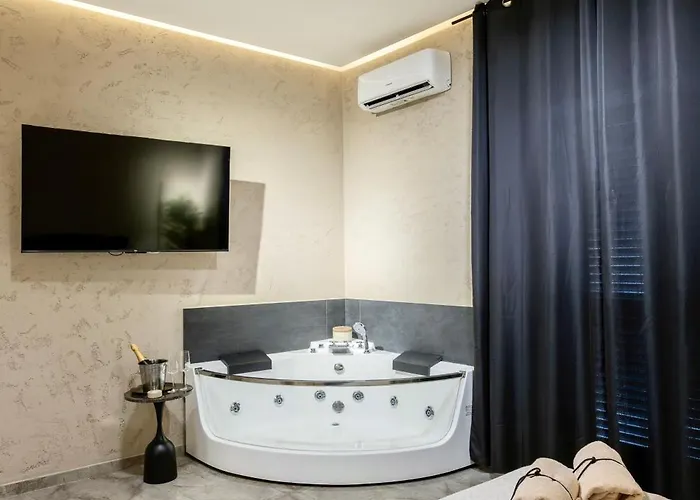 Falco Boutique With Jacuzzi Apartamento Nápoles